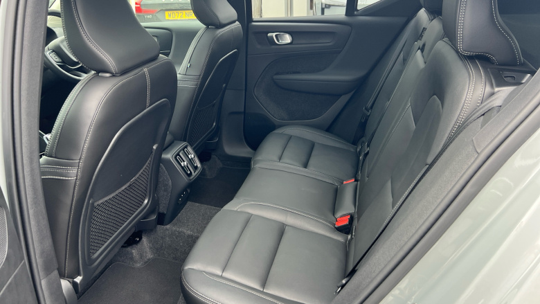 Volvo XC40 2.0 B3P Ultra Dark 5dr Auto Petrol Estate